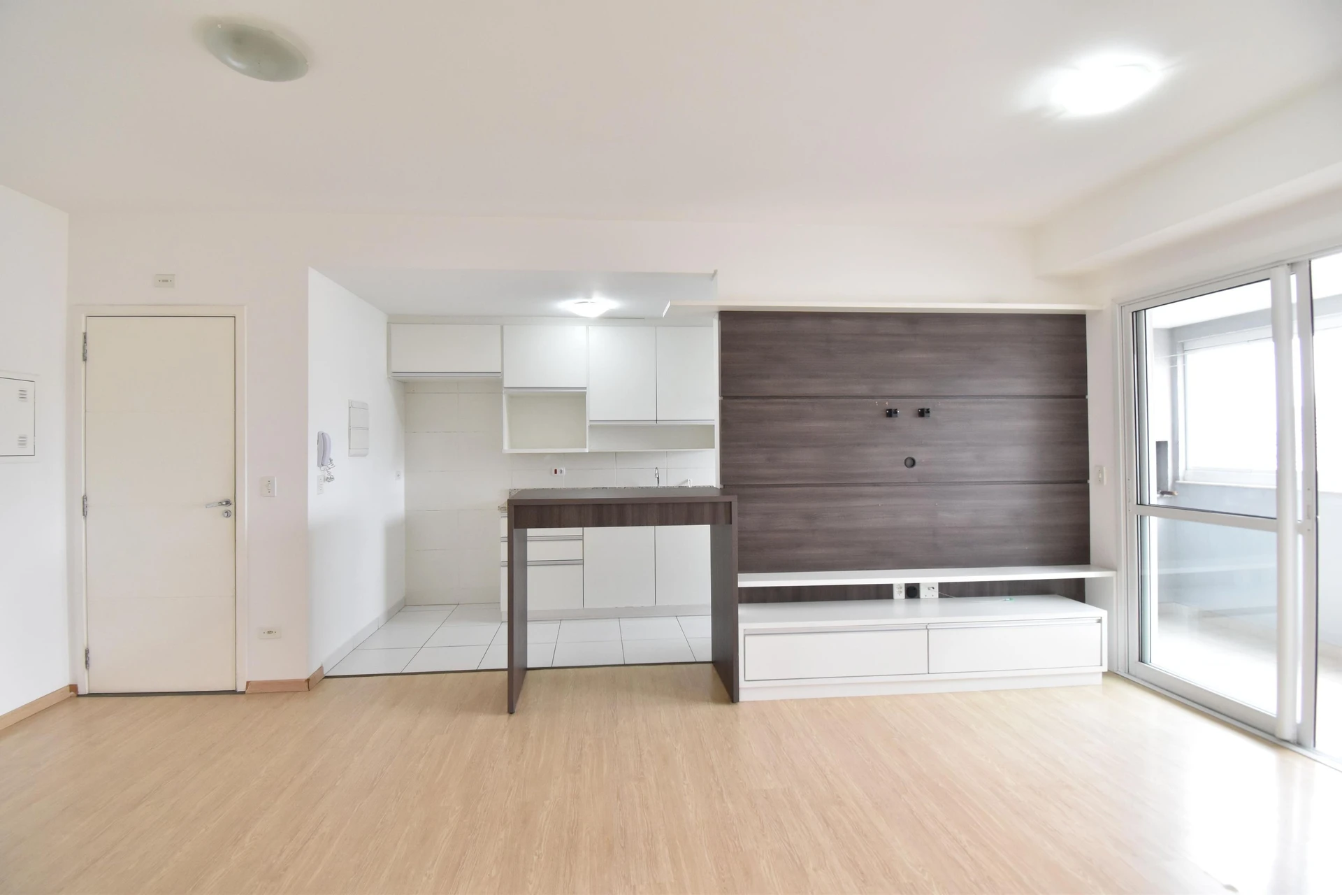 2-bedroom apartment with a grill on the balcony — photo 9