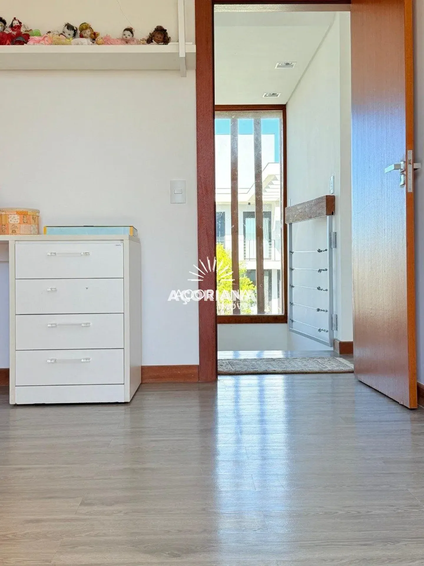 House with open-plan kitchen and 5 bedrooms over 558 m² — photo 77