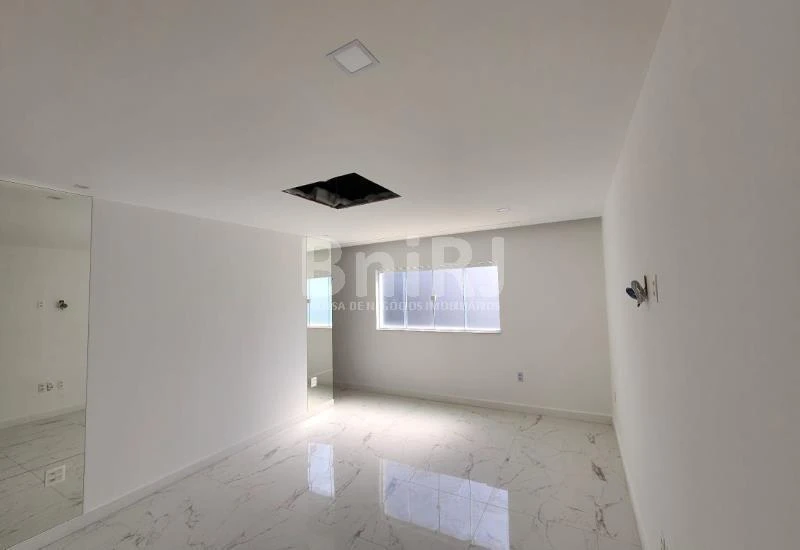 House with 6 bedrooms and 500 m² with 2 parking spaces — photo 35