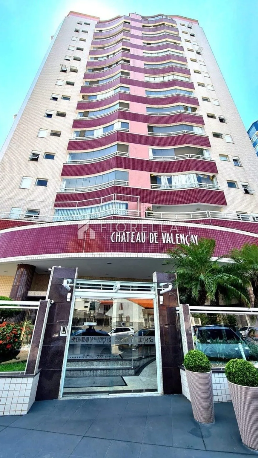 3-bedroom apartment with a glass-enclosed balcony — photo 26