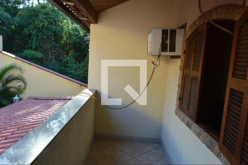 Furnished house with 4 bedrooms and 600 m² — photo 27