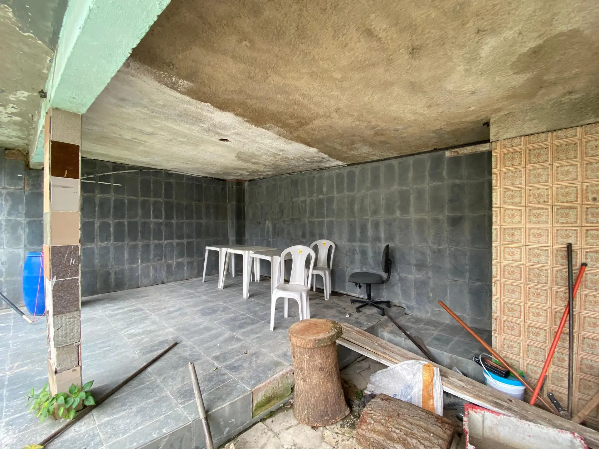 Studio in a building with a pool — photo 15