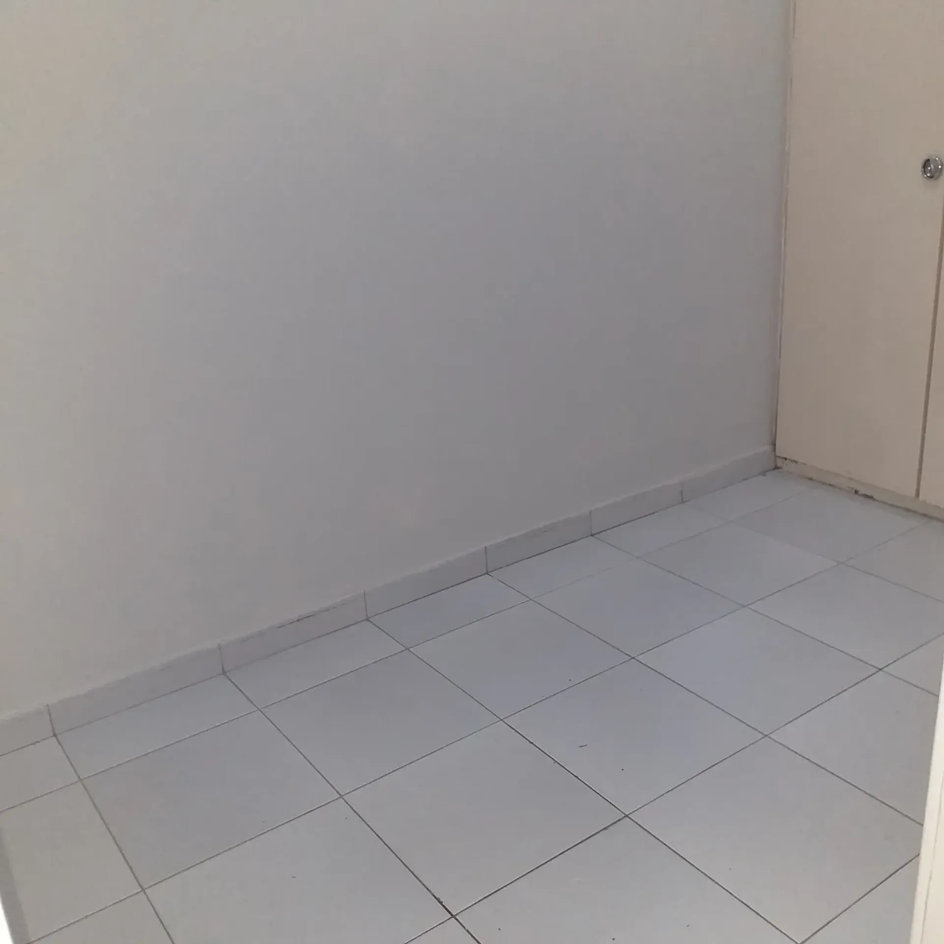2-bedroom apartment with 3 bathrooms and glass shower — photo 38