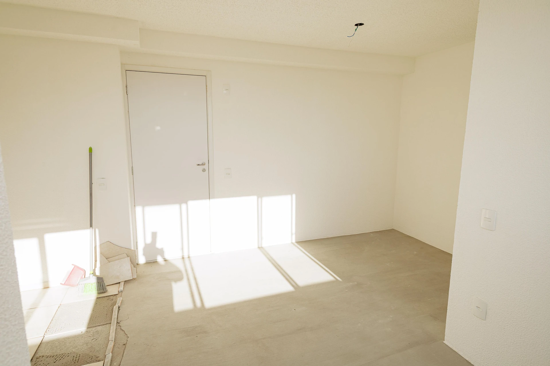 Apartment with 2 bedrooms and a glass-enclosed shower — photo 16