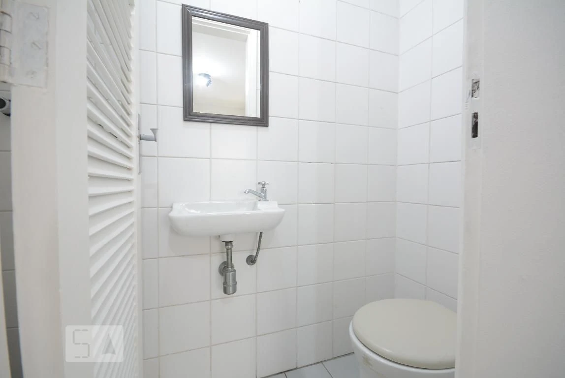 4-bedroom apartment in a building with a pool — photo 77