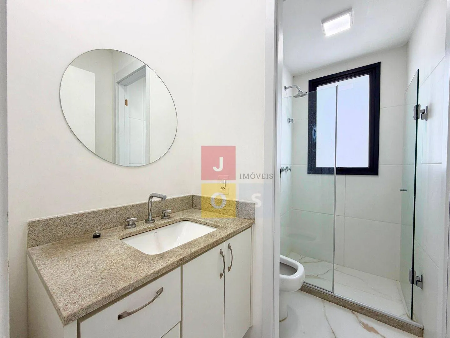 80 m² apartment with 2 bedrooms and a glass balcony — photo 19