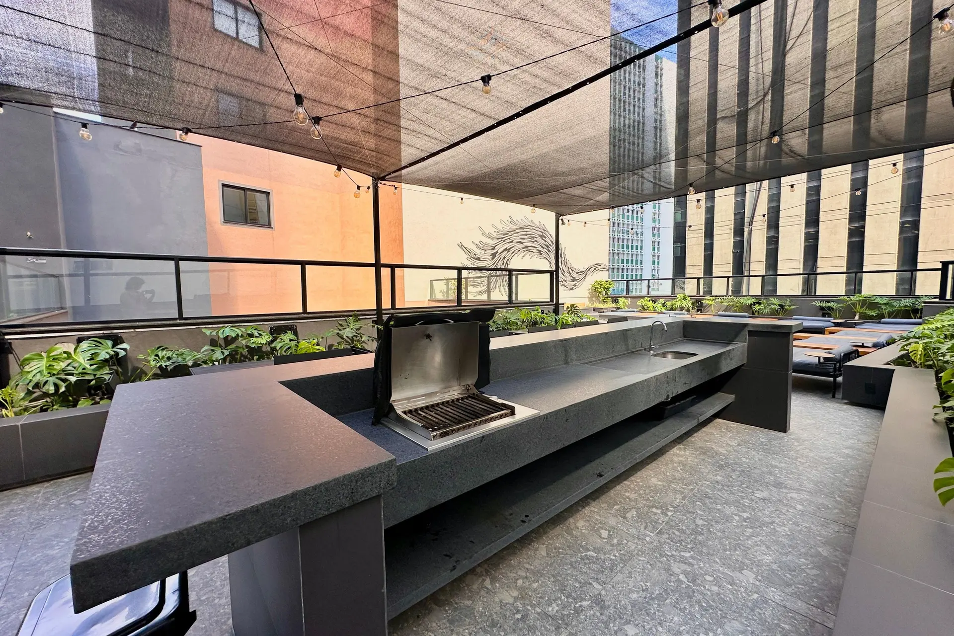 Furnished 1-bedroom apartment with a balcony grill — photo 27