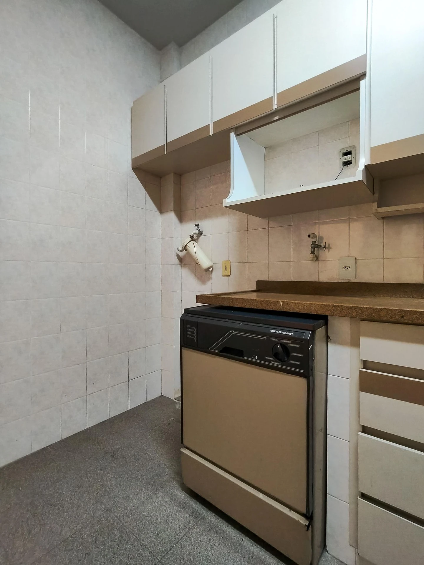 Furnished 4-bedroom apartment with 3 bathrooms — photo 27