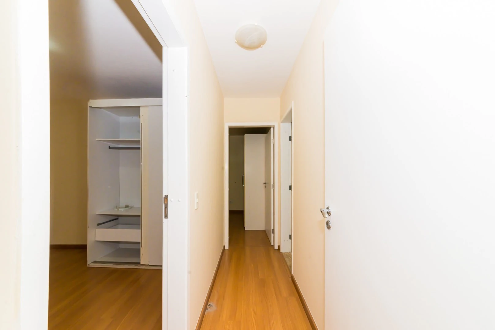 Apartamento com piso de madeira ou laminado, Cabral — photo 4