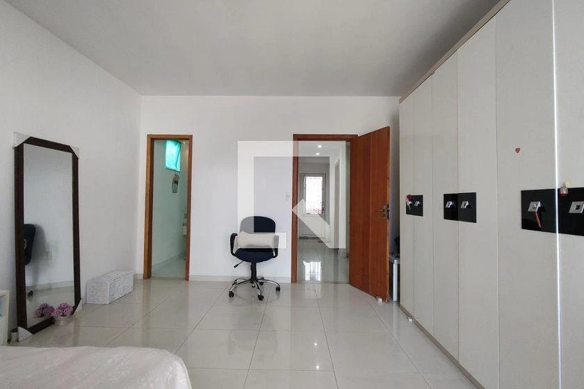 5-bedroom house with a home office — photo 9