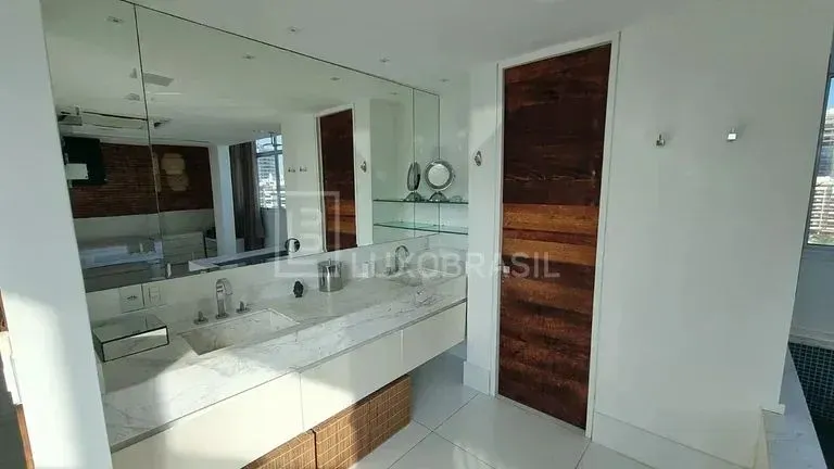 Furnished apartment with 3 bedrooms and water view — photo 8