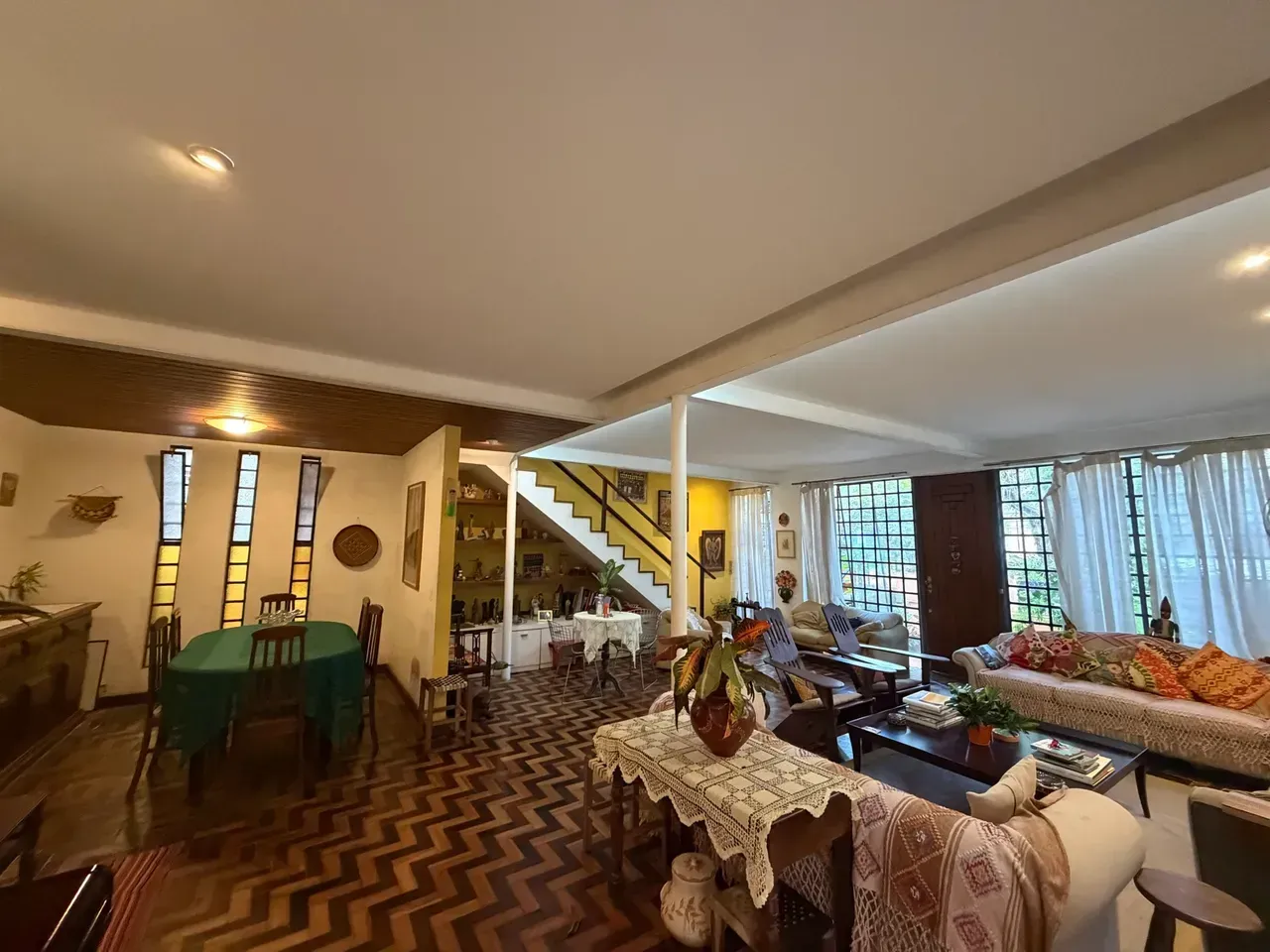 Furnished house with a balcony and 5 bedrooms overall — photo 8