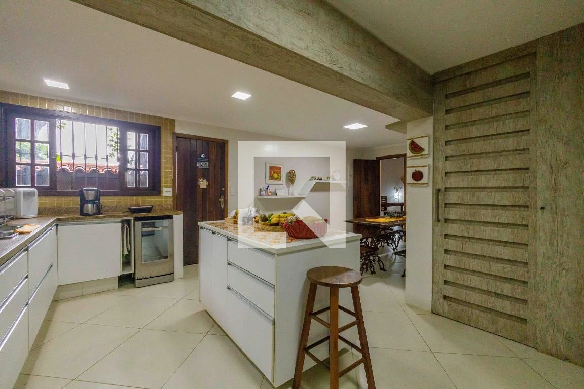 4-bedroom house with a walk-in closet in Rio de Janeiro — photo 45