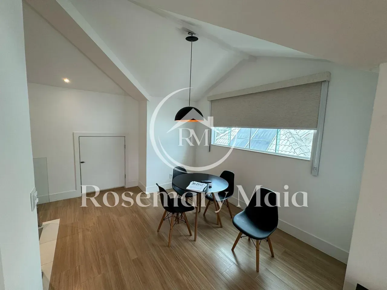 Furnished house with 4 bedrooms and 360 m² — photo 40
