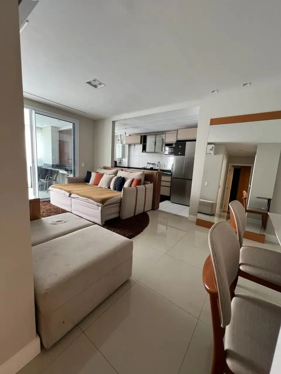 Apartamento mobiliado com varanda envidraçada