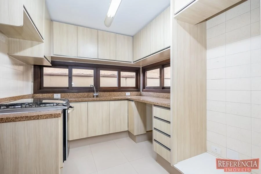 House, 550 m², with a walk-in closet — photo 13