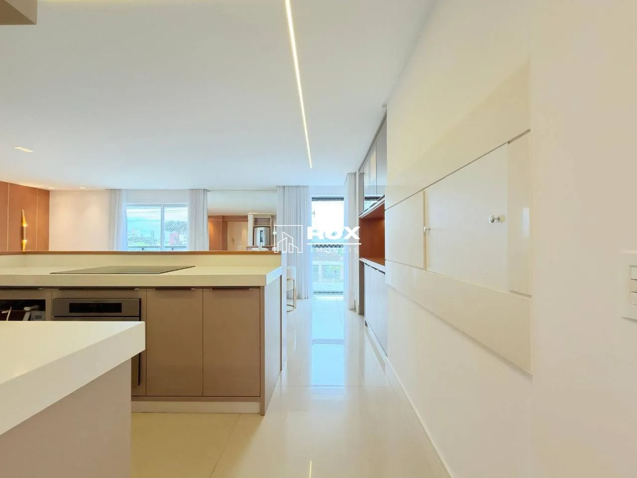 3-bedroom apartment with a jacuzzi in Curitiba — photo 29