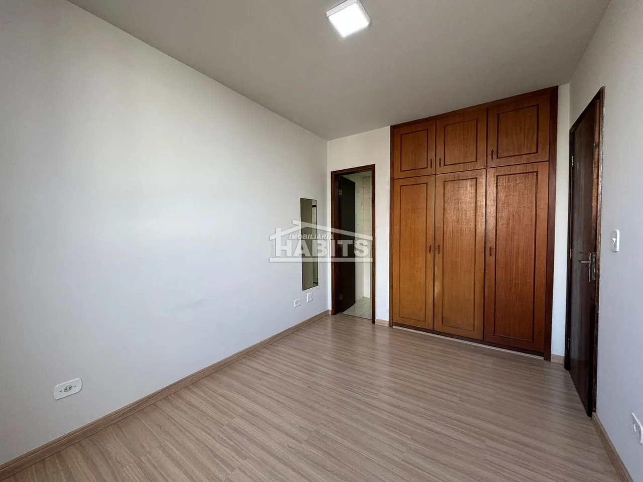 Wood or laminate floors in a 2-bedroom apartment, 72 m² — photo 5