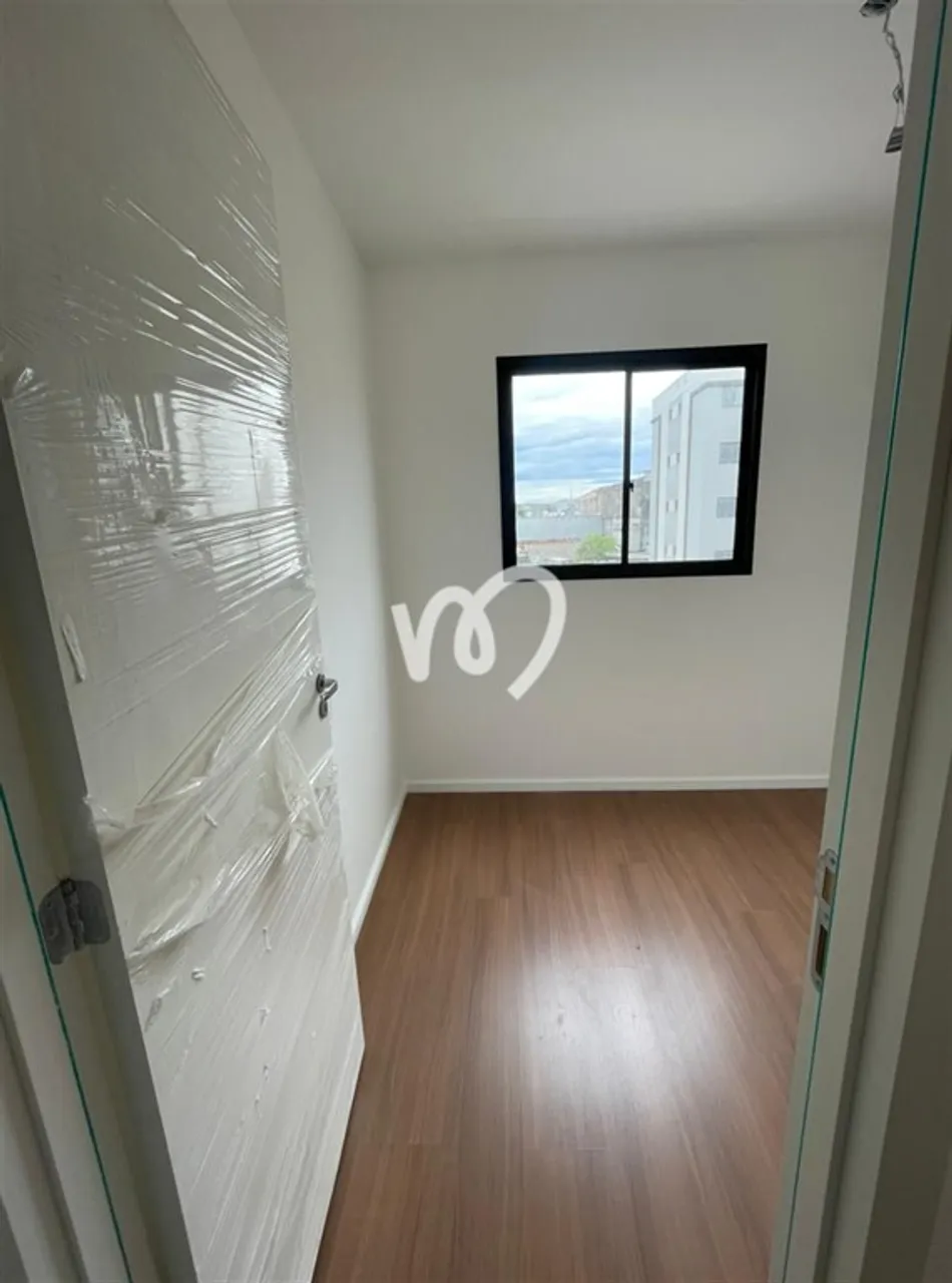 2-bedroom apartment with a modern bathroom — photo 14