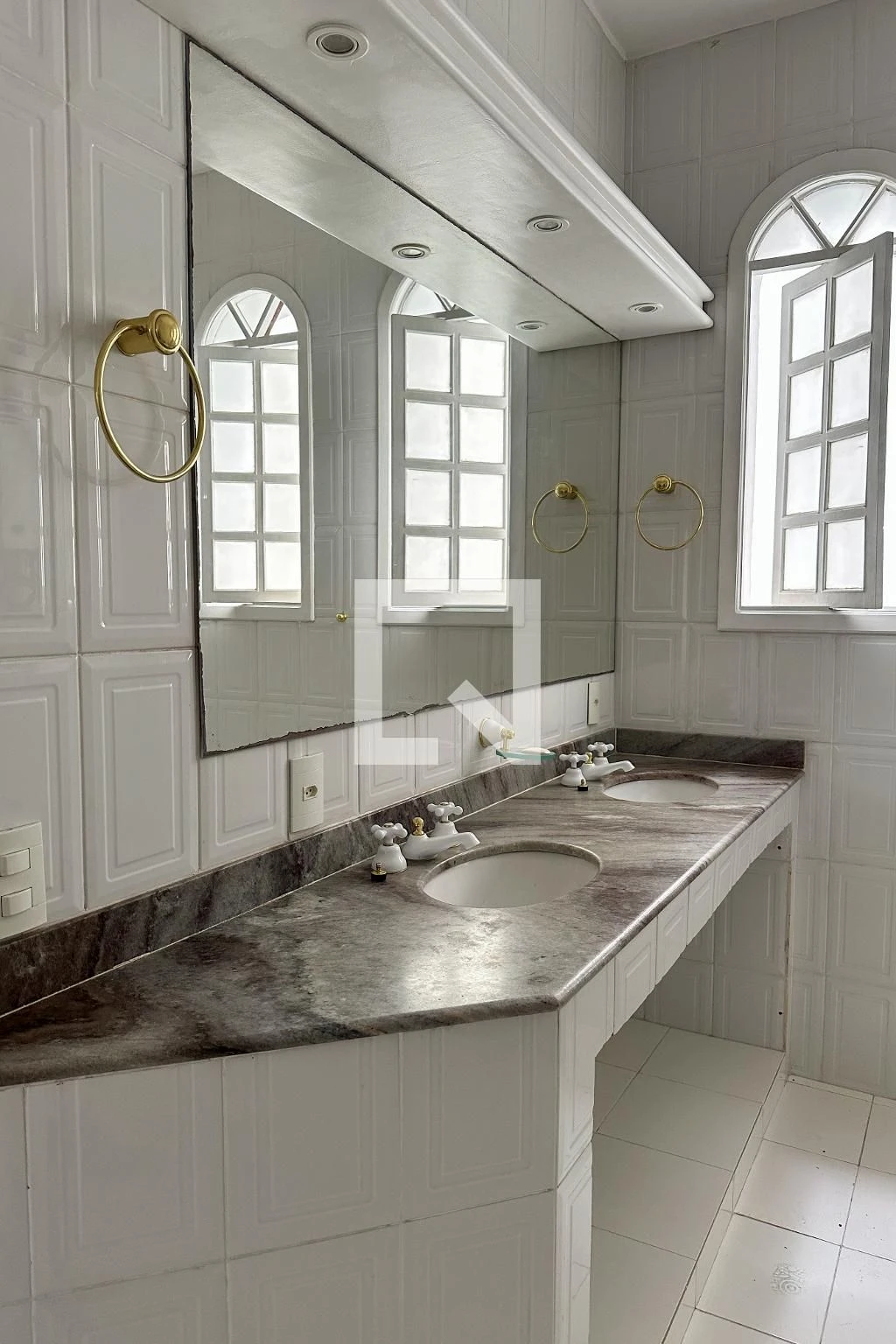 Apartamento com 4 quartos e sala de estar, 3 banheiros — photo 48
