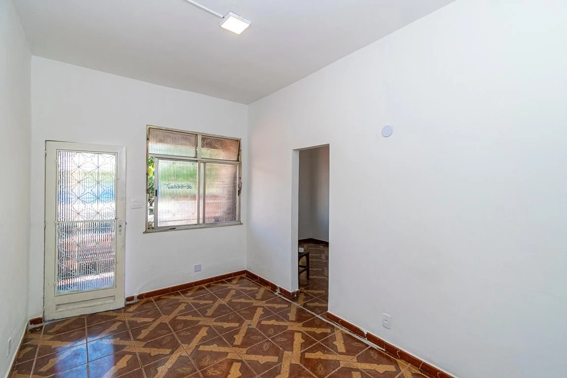 Unfurnished 2-bedroom house with fitted kitchen cabinets — photo 12