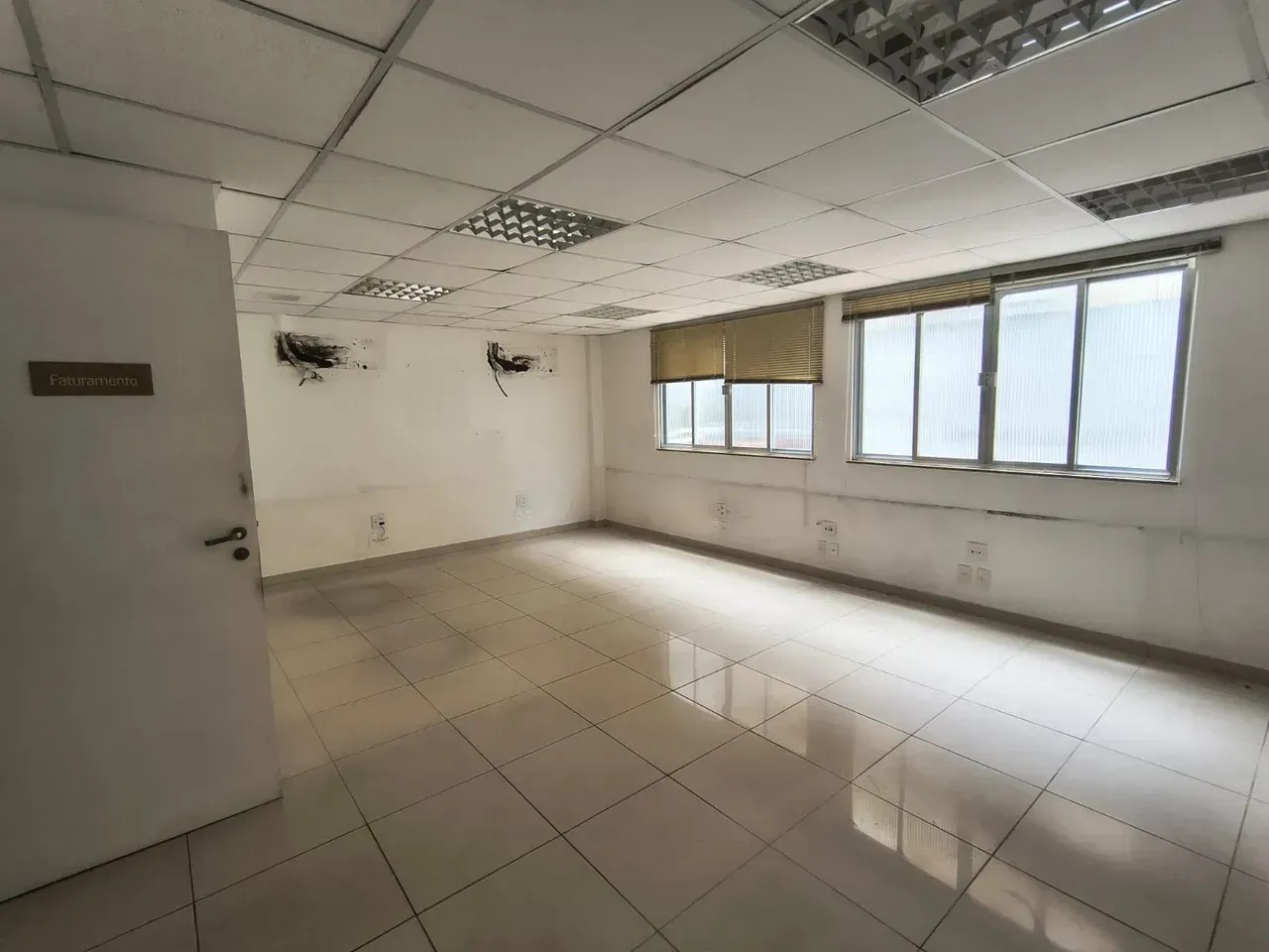 Unfurnished house with 5 bedrooms and 5 bathrooms, 352 m² — photo 7