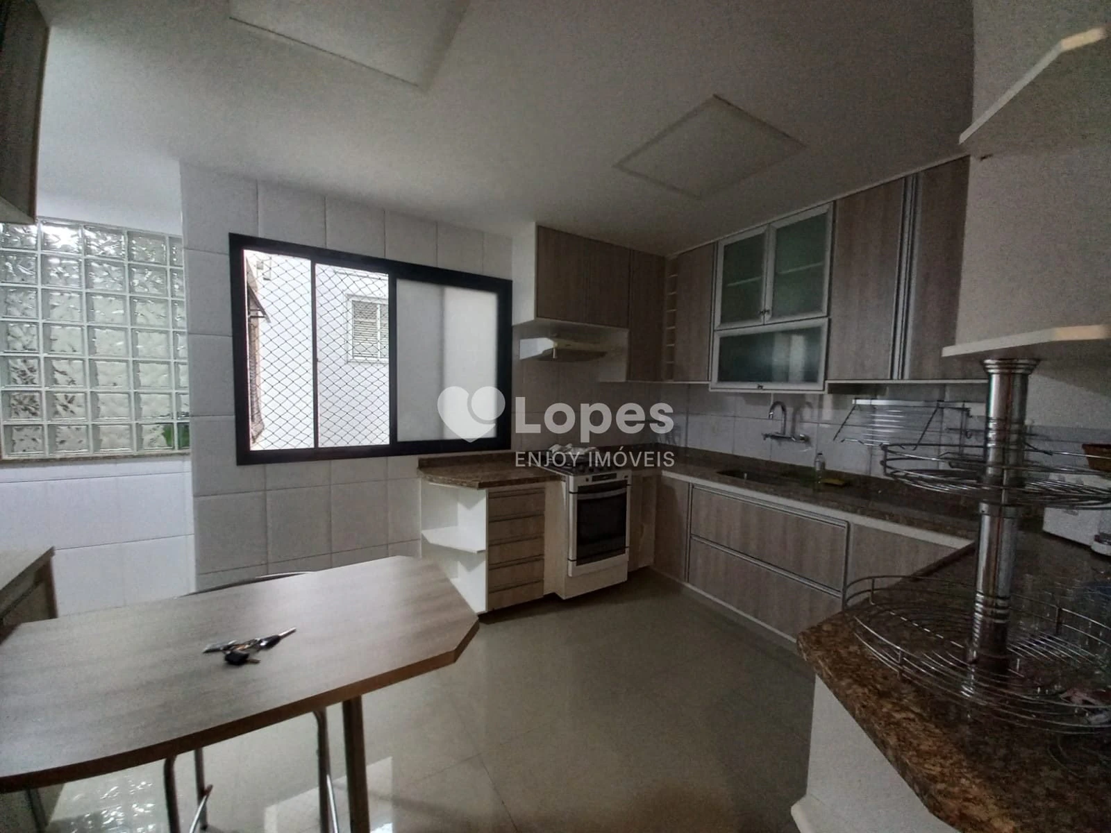 4-bedroom apartment with a home office — photo 2