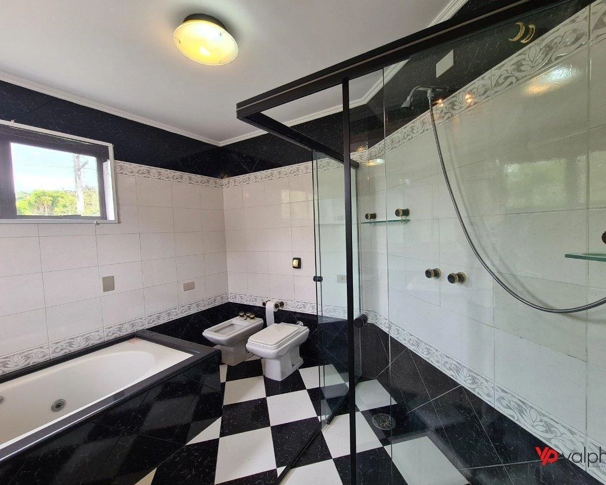 Condo house with 3 bedrooms and 5 bathrooms — photo 39