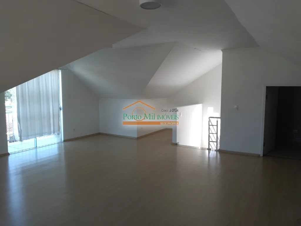 House with 3 bedrooms, including a suite