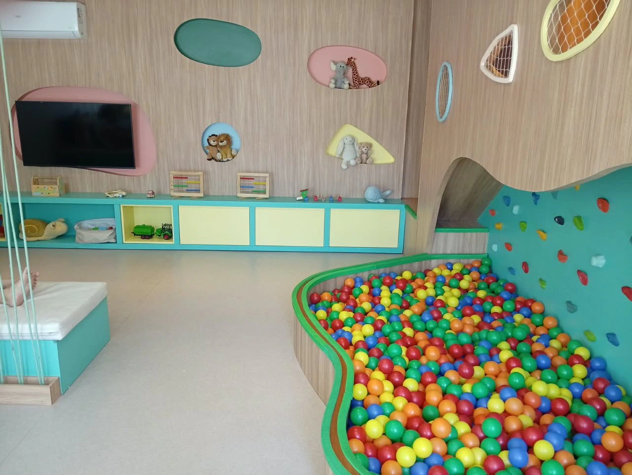 2-bedroom apartment in a building with a pool — photo 13
