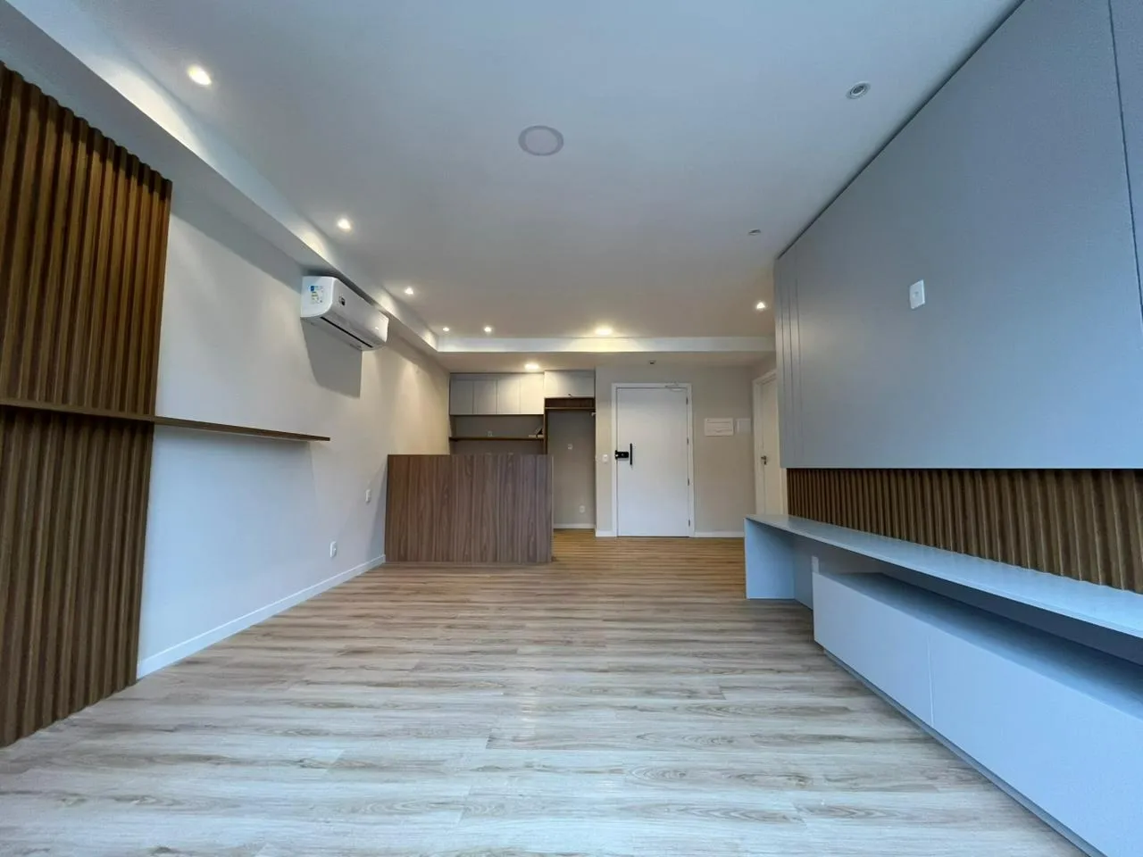 1-bedroom apartment with open-plan kitchen and 70 m² — photo 8