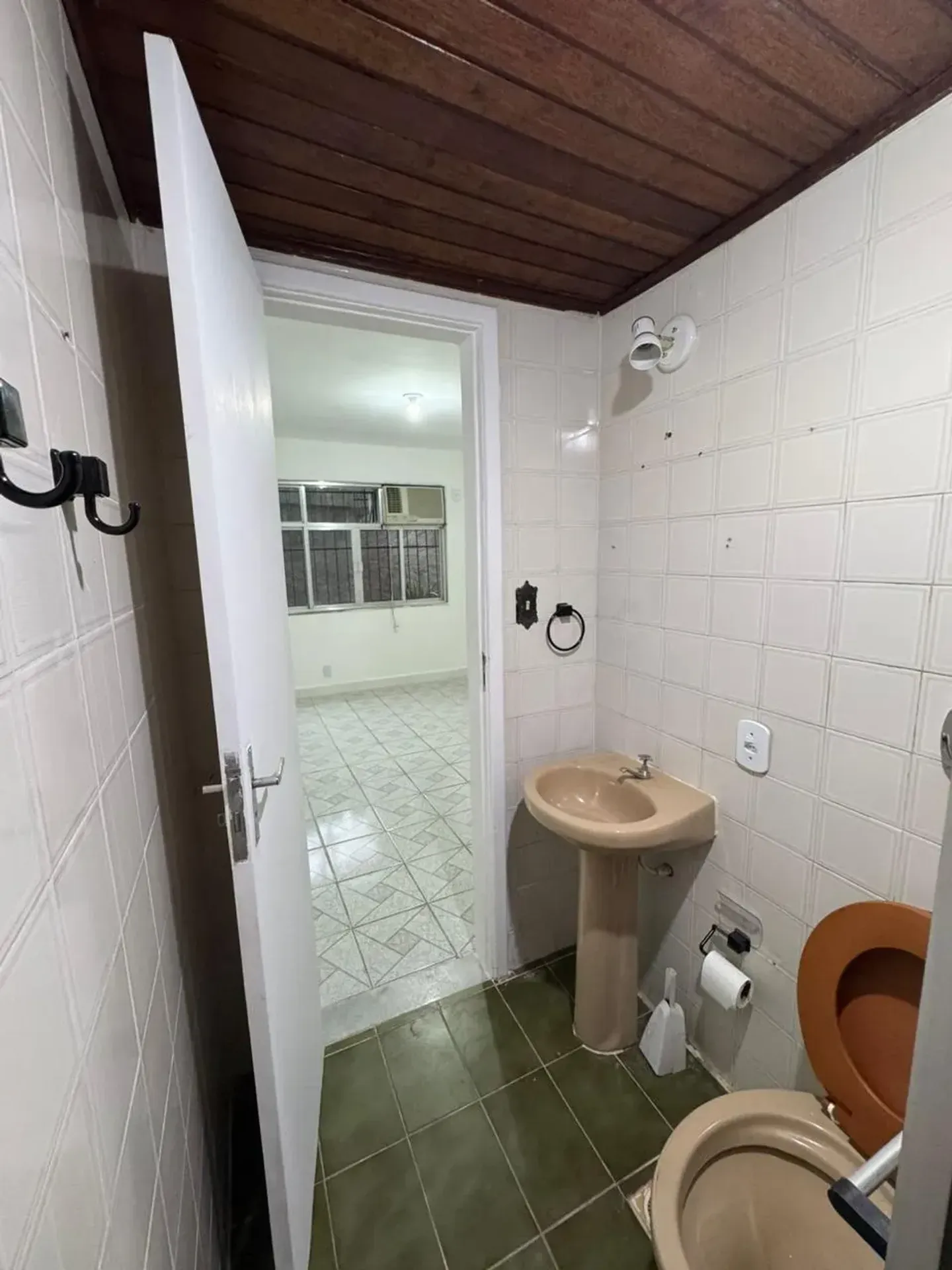 Unfurnished apartment with 2 bedrooms and 2 bathrooms — photo 24