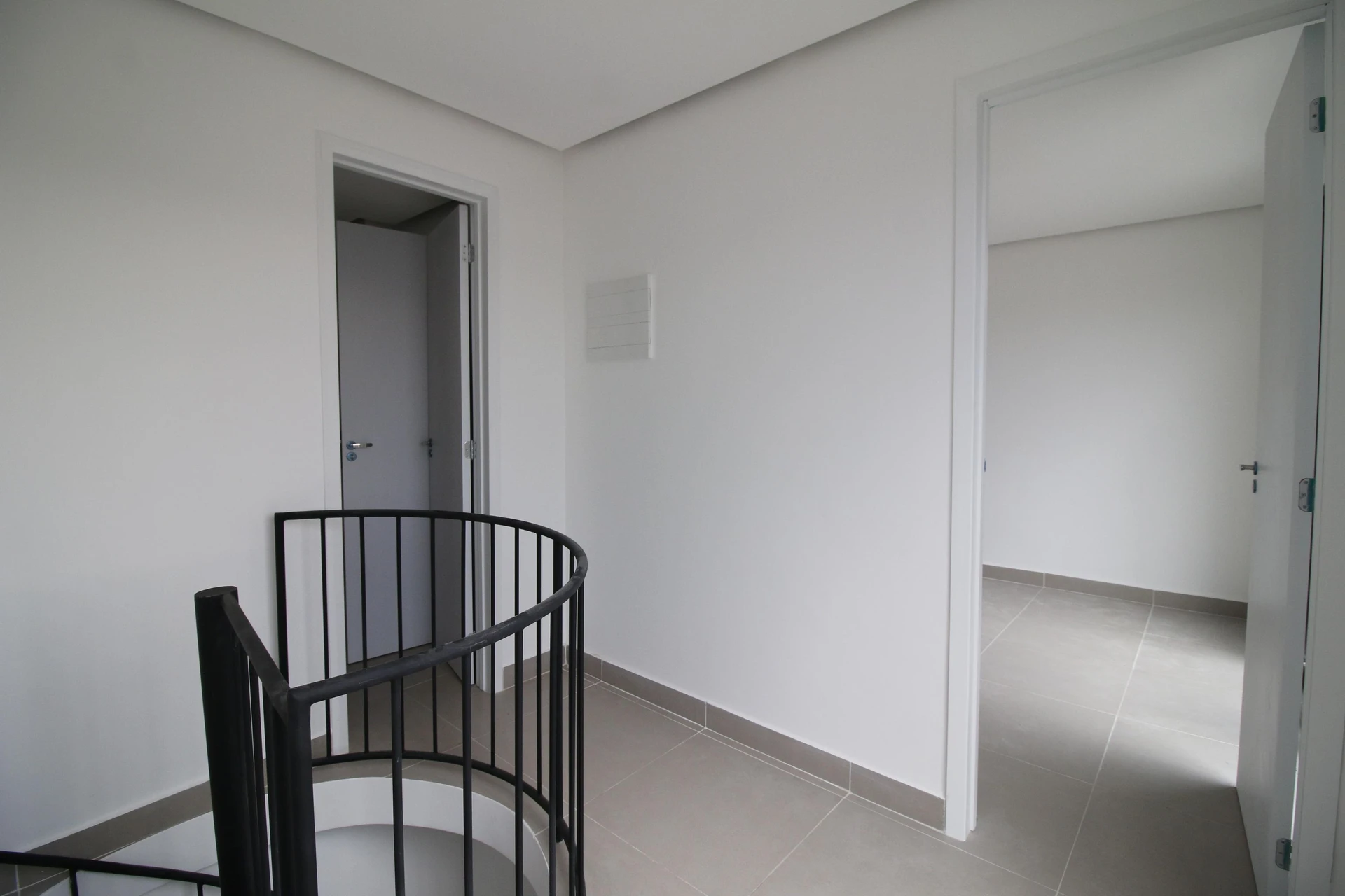 Home office in a 2-bedroom apartment, 130 m² — photo 11