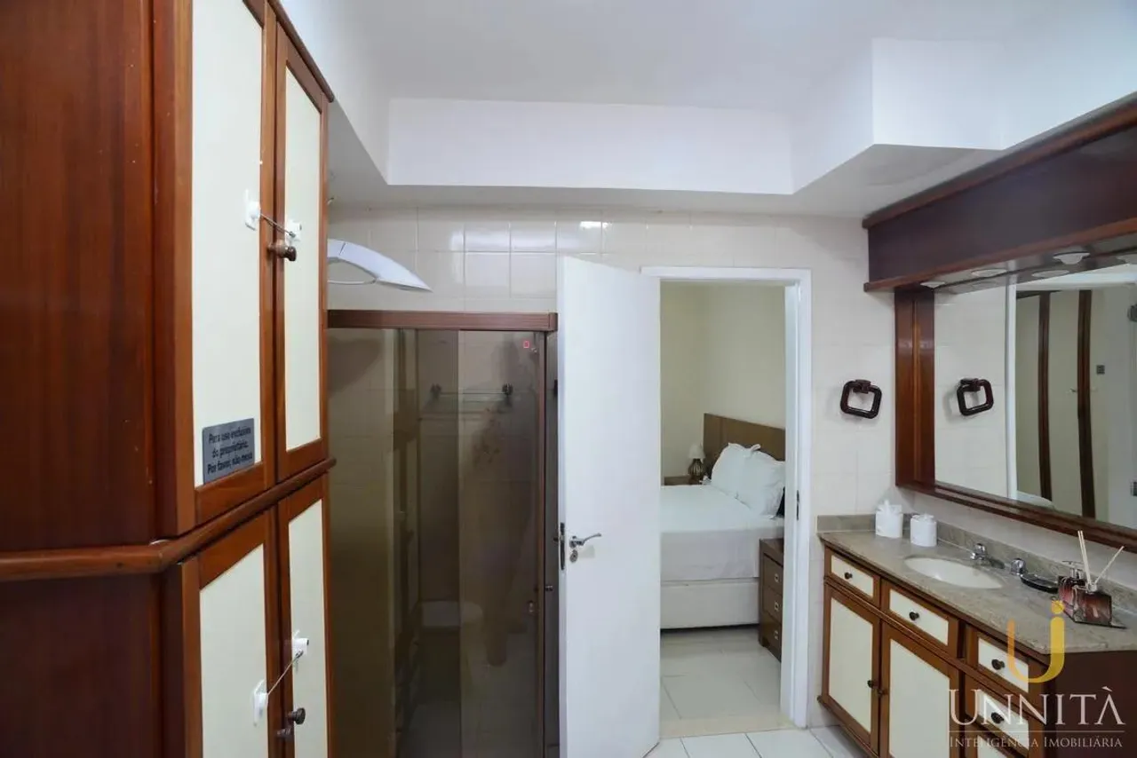 5-bedroom house with a bathtub in Rio de Janeiro — photo 11