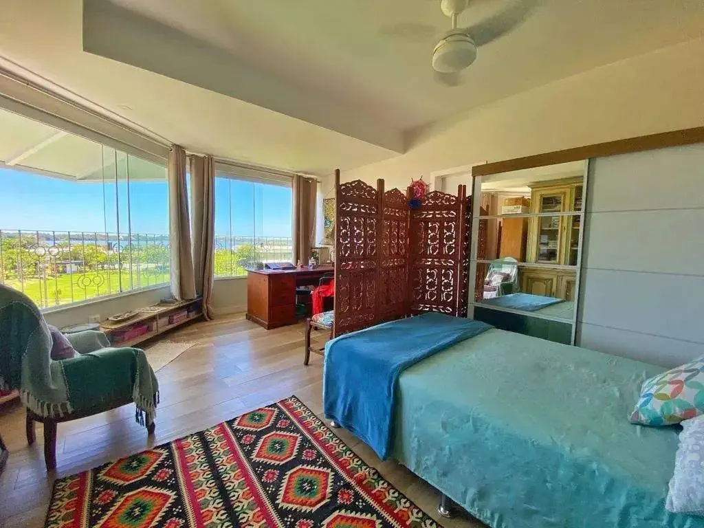 Furnished house with 3 en-suite bedrooms and 4 baths — photo 14
