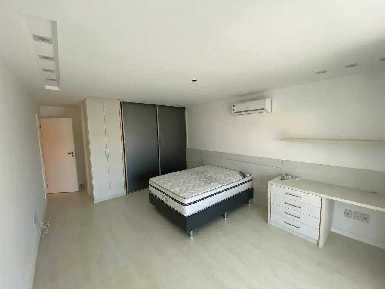 Unfurnished house with 5 bedrooms and 5 bathrooms — photo 6