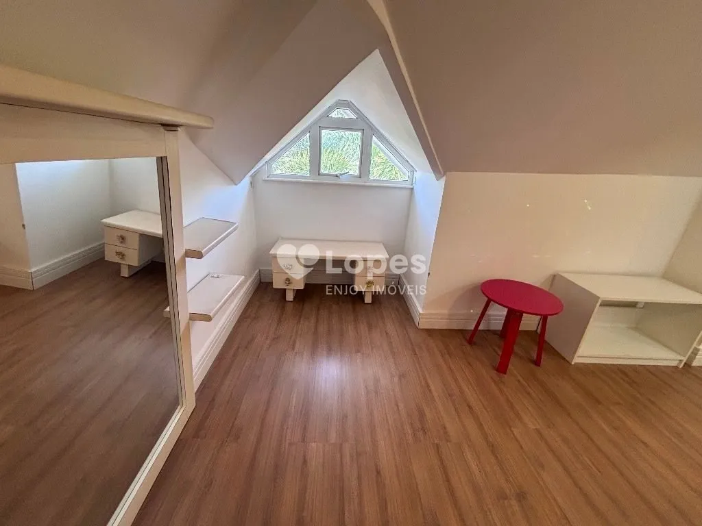 Unfurnished house with 7 bedrooms and 10 bathrooms — photo 39
