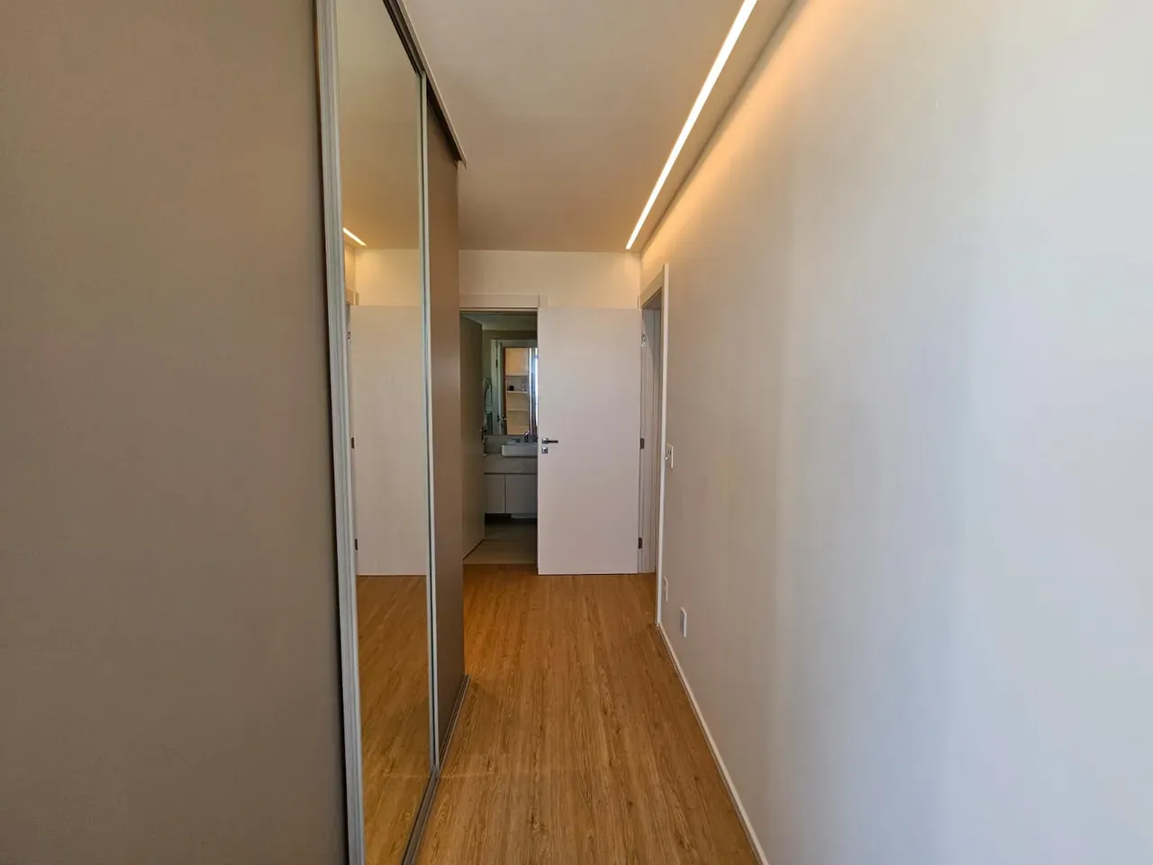 231 m² apartment with 3 bedrooms and 5 bathrooms — photo 21