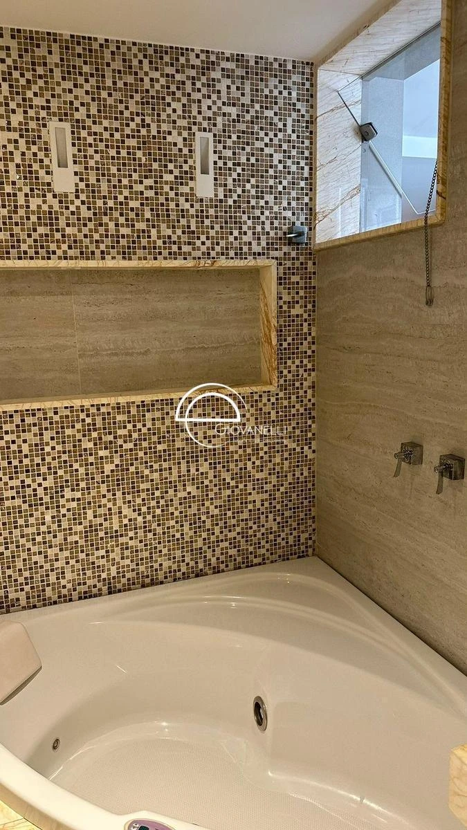 Apartamento de 300 m² com banheira e vista para a água — photo 28