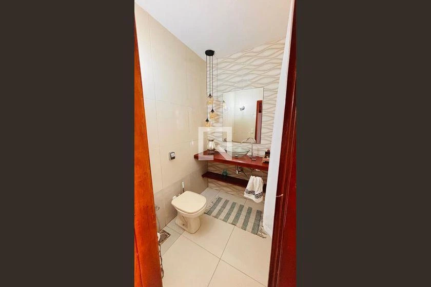 608 m² house with 7 bedrooms and 3 en-suites — photo 38
