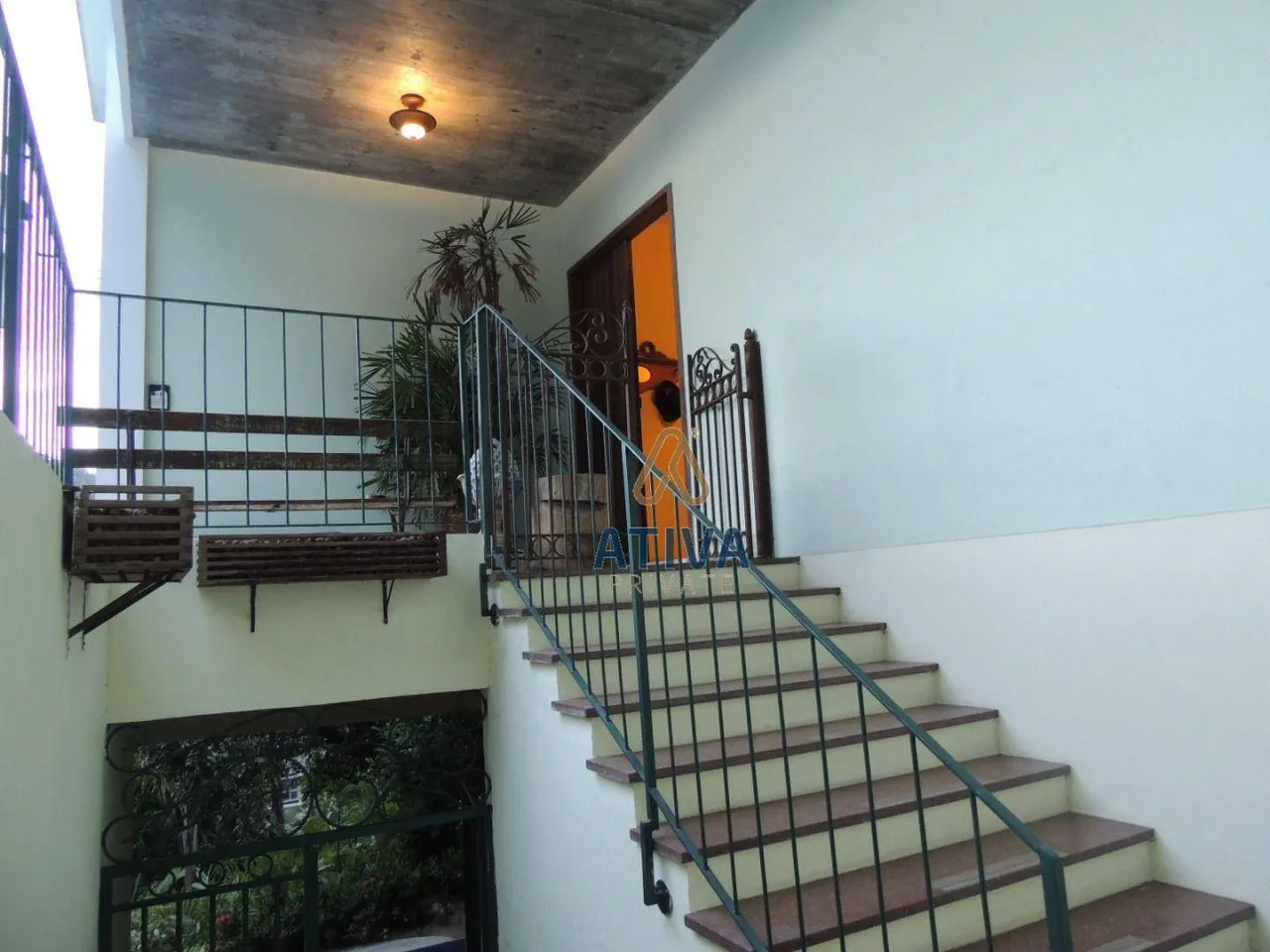 House with 4 bedrooms and 5 bathrooms plus a balcony grill — photo 17