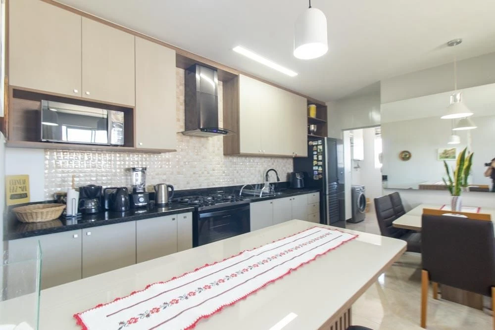 Furnished 2-bedroom apartment with an open-plan kitchen — photo 2