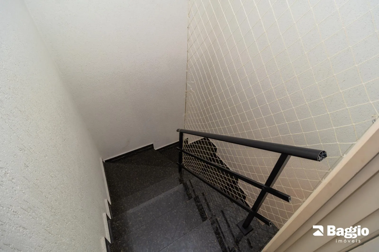 Balcony with a grill in a 3-bedroom house, 118 m² — photo 66