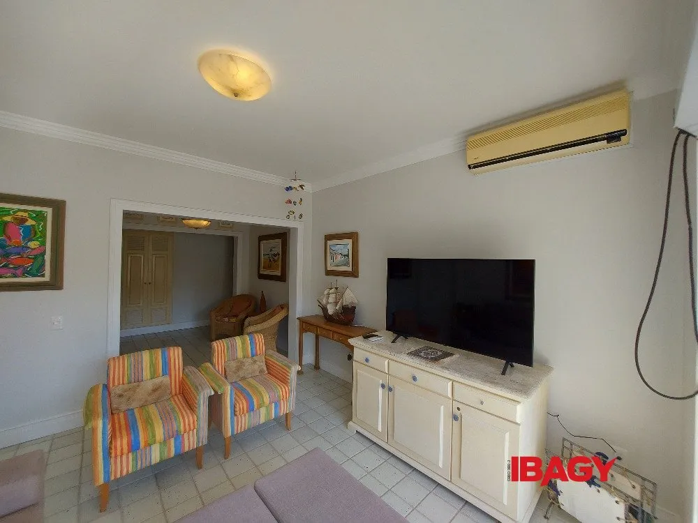 Меблированный дом 518 м² с 5 спальнями и 4 суитами — photo 39