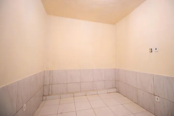 House with 1 bedroom and a separate kitchen — photo 3
