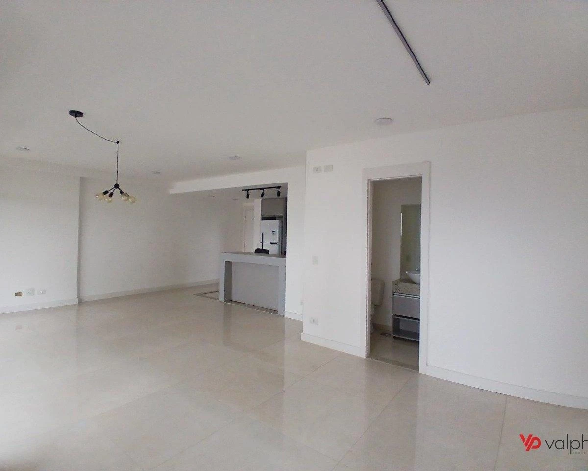 2-bedroom apartment in a building with a gym — photo 15
