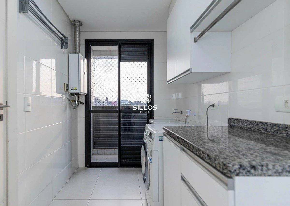 124 m² apartment with a bathtub and a walk-in closet — photo 7