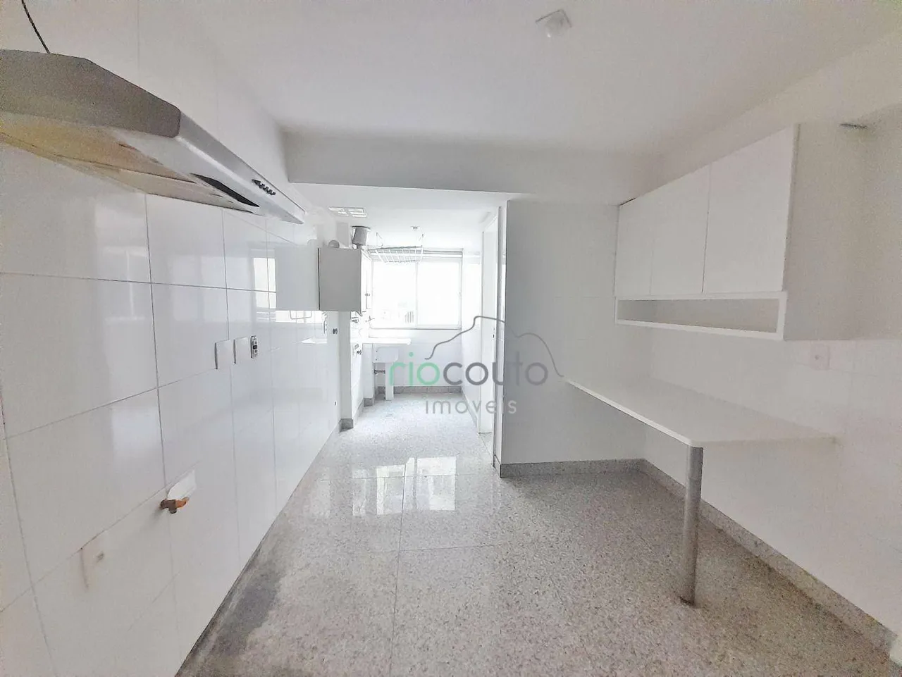 Apartamento de 4 dormitórios com 5 banheiros e área 198 m² — photo 12