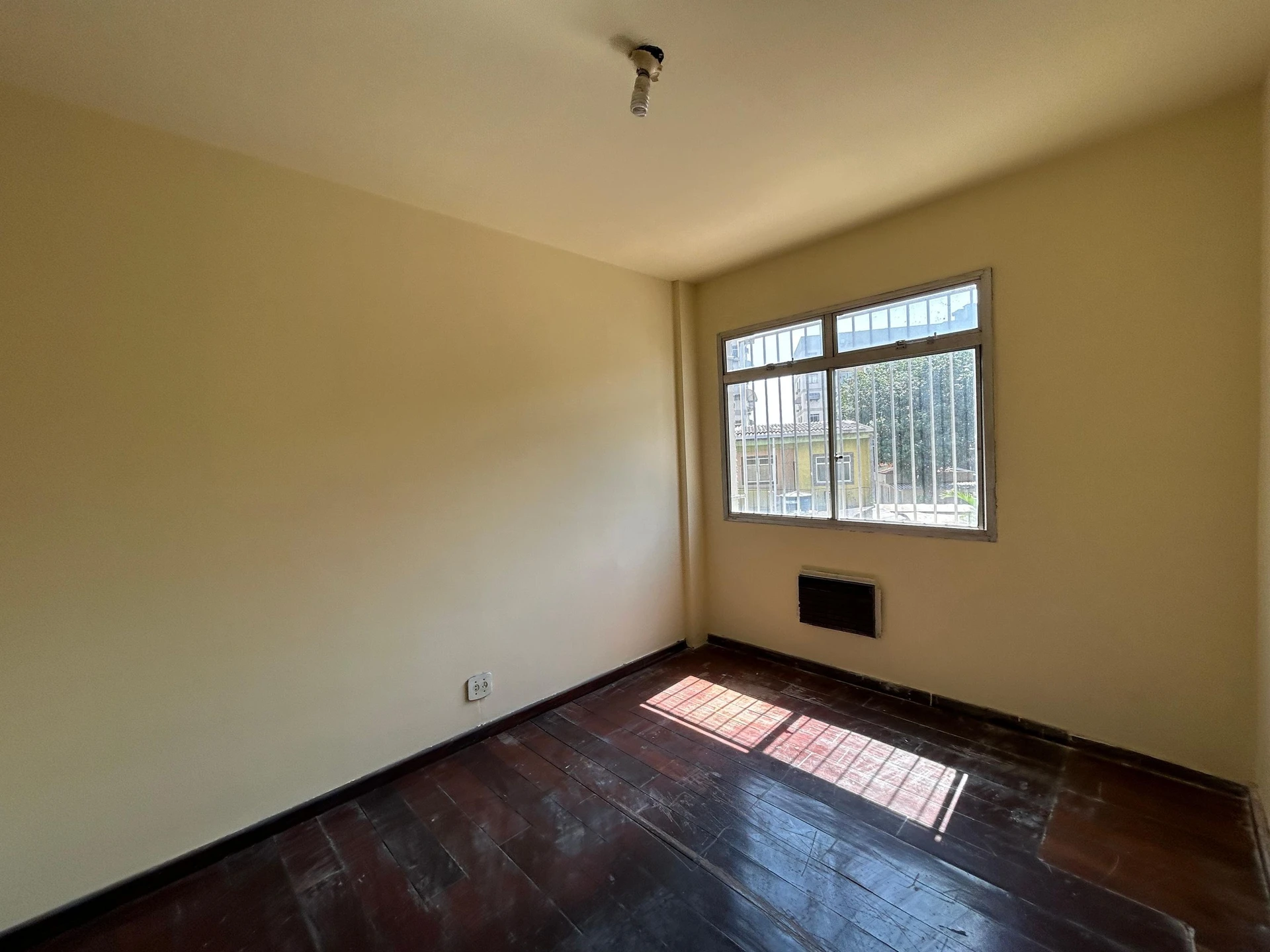 Деревянный пол или ламинат и 2 спальни: квартира 80 м² — photo 23