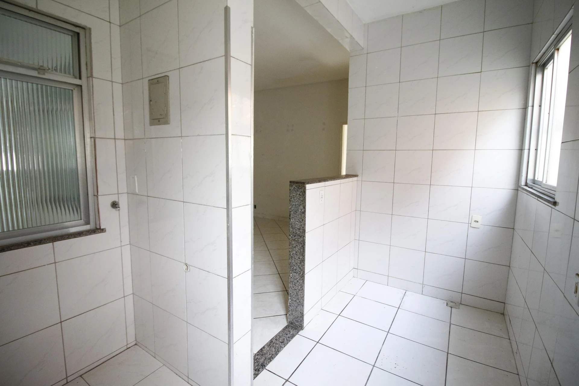 1-bedroom apartment with tile floors — photo 2